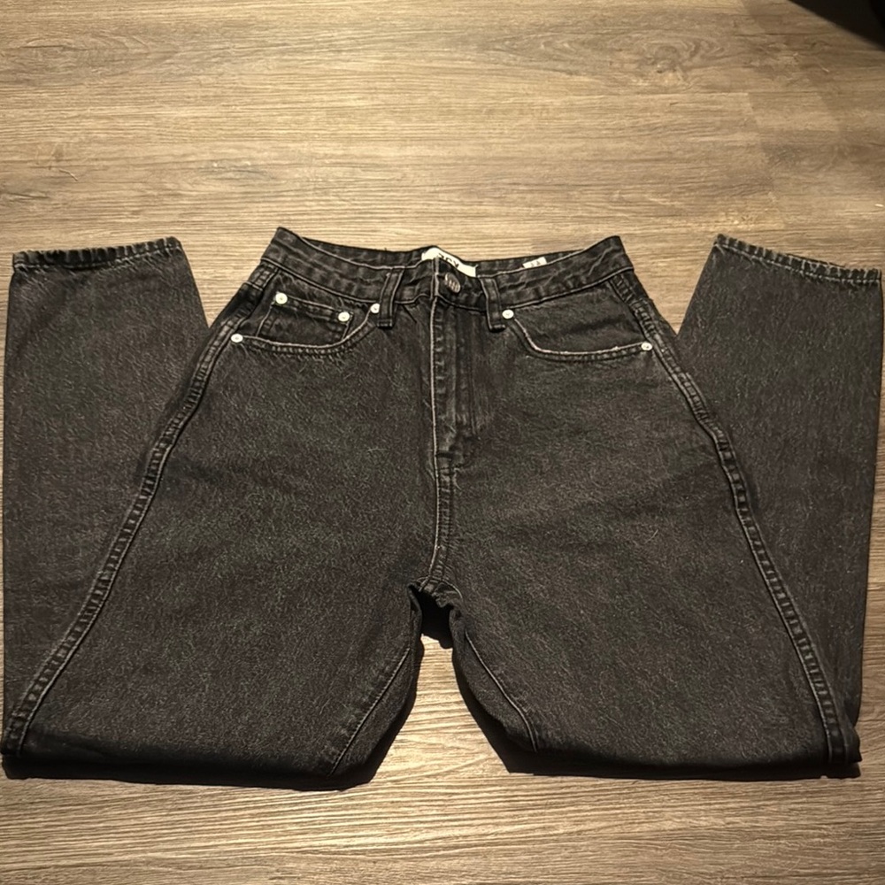 Black Ankle Cropped Jeans with High-Rise Fit